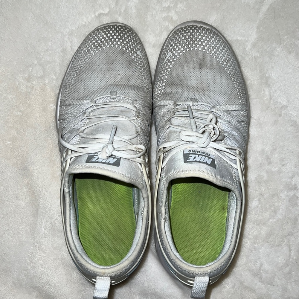 White Nike Tennis Shoes Size 9 - Picture 2 of 5